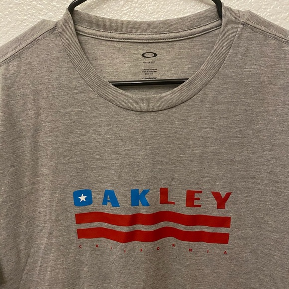 Oakley t shirt - Picture 1 of 2
